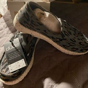 Hey Dude Women's Misty Charcoal Grey Cheetah Print Flats - Black and Brown